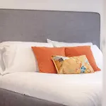 Entr - Modern Apartments In Windsor